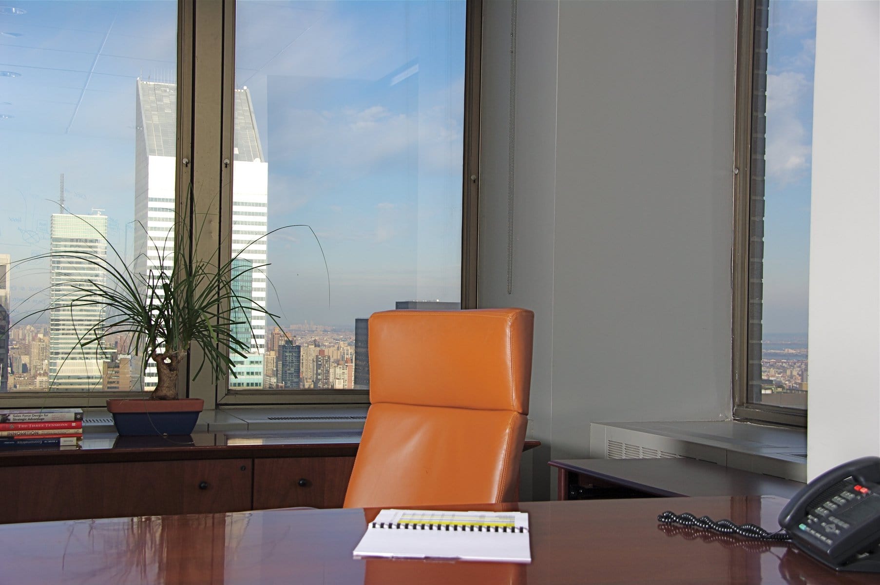 ¿Ahorrar o invertir? ¿Qué es mejor para el crecimiento empresarial?