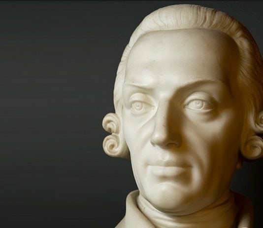 ¿Qué plantea la teoría de Adam Smith?