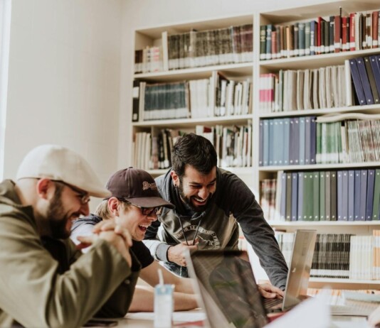 Generación Z y Millennials: cómo están redefiniendo el éxito profesional Generación Z y Millennials: cómo están redefiniendo el éxito profesional