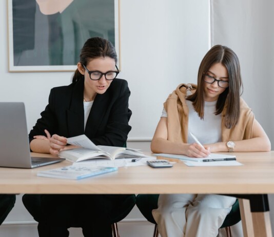 ¿Vale la pena estudiar Finanzas en 2026? estudiar Finanzas en 2026