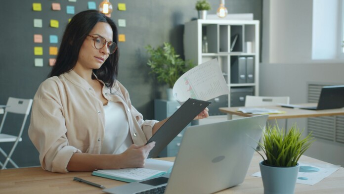 Reducir tamaño PDF cómo aligerar archivos pesados en minutos ¿Tu archivo no se envía? Cómo reducir peso de PDF sin arruinar el documento